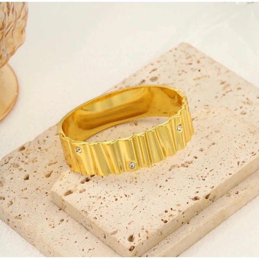 Gold Tone Textured Cuff BraceleGold Tone Textured Cuff Bracelet with Rhinestones
